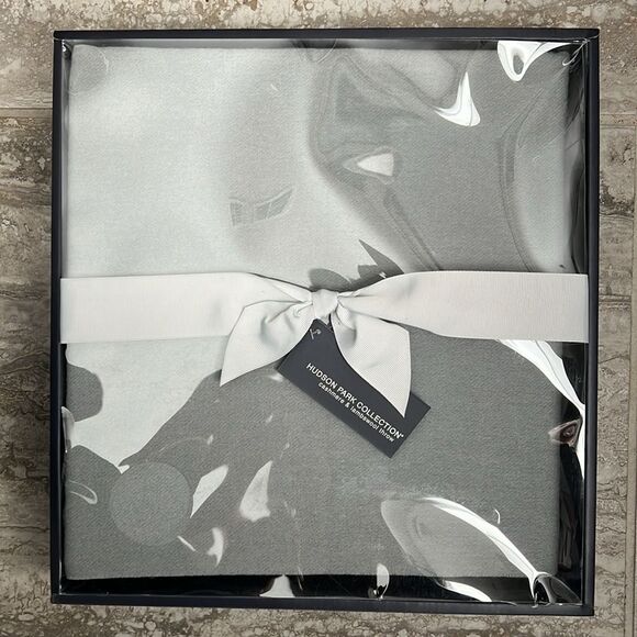 Hudson Park Cashmere/Lambswool Grey Throw, NWT - Picture 6 of 7